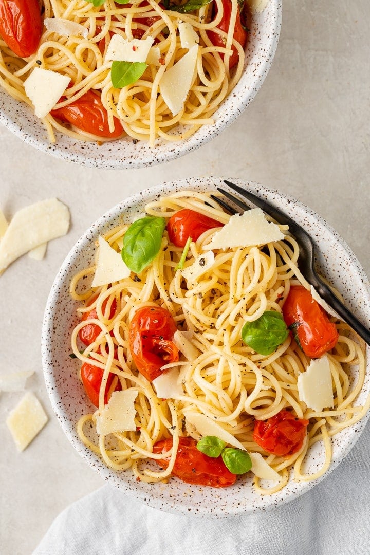 Roasted Tomato and Garlic Spaghetti | Nourish and Fete