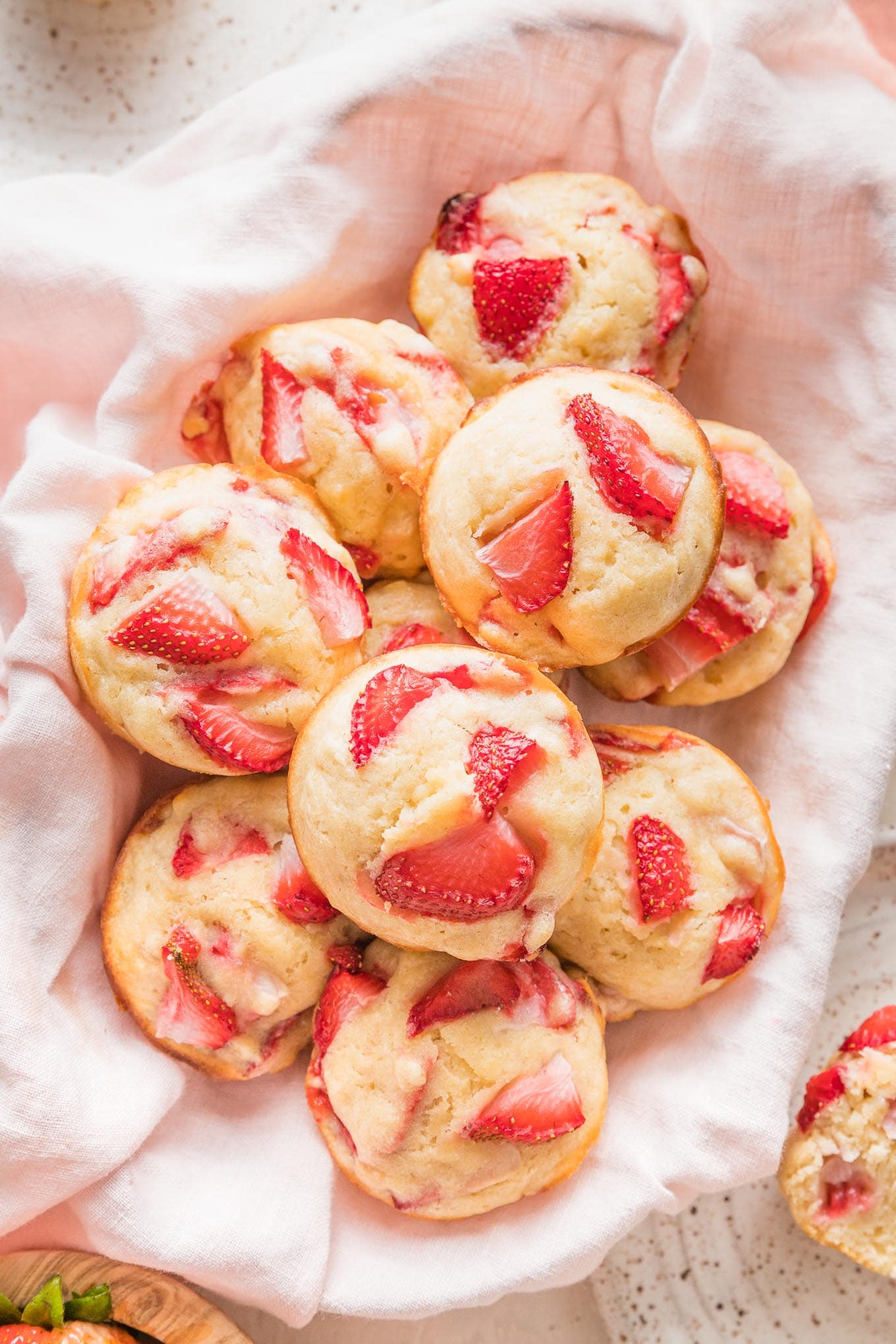 https://www.nourish-and-fete.com/wp-content/uploads/2017/05/strawberry-banana-muffins-2.jpg