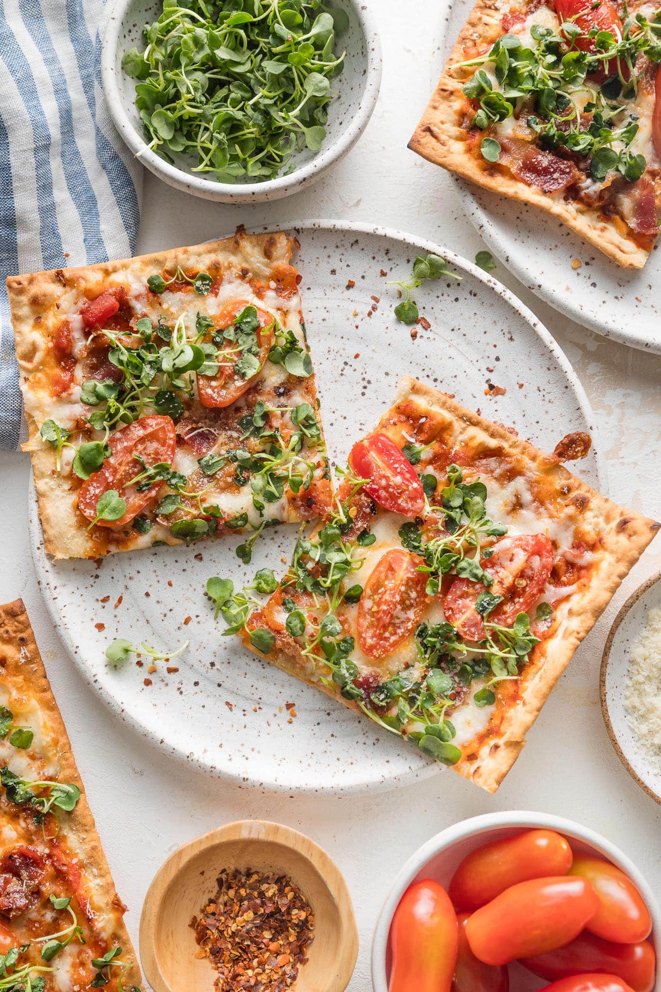 BLT Flatbread Pizza - Nourish and Fete