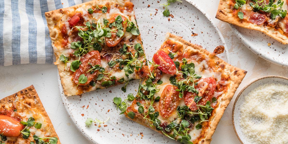 BLT Flatbread Pizza - Nourish and Fete